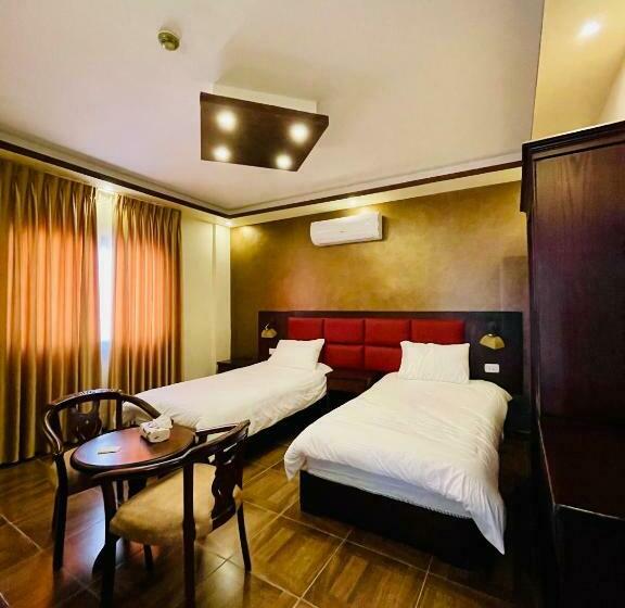 اتاق لوکس, Esperanza Petra