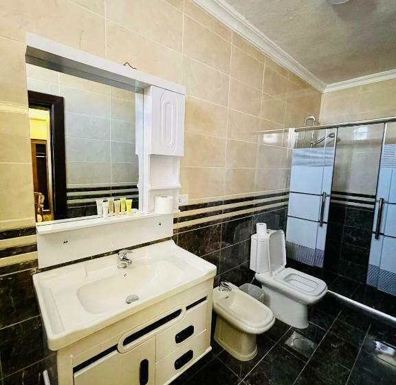 اتاق لوکس, Esperanza Petra