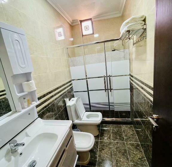 اتاق لوکس, Esperanza Petra