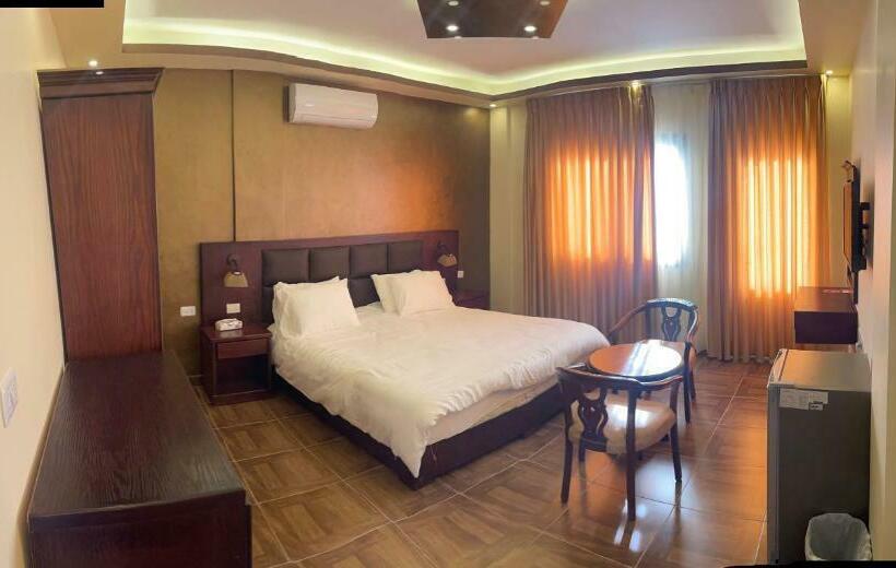 اتاق لوکس, Esperanza Petra