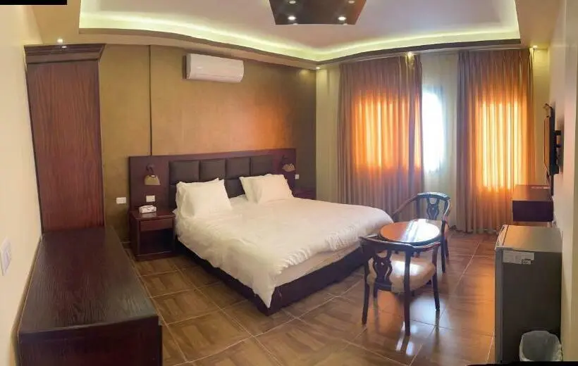 اتاق لوکس با بالکن, Esperanza Petra