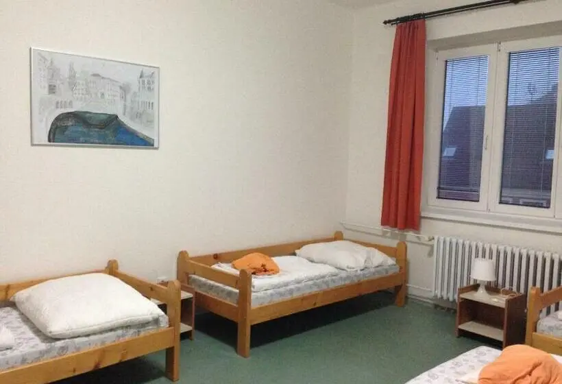 اتاق استاندارد چهارنفره با سرویس بهداشتی مشترک, Hostel Bernarda Bolzana