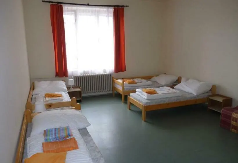 اتاق استاندارد چهارنفره با سرویس بهداشتی مشترک, Hostel Bernarda Bolzana
