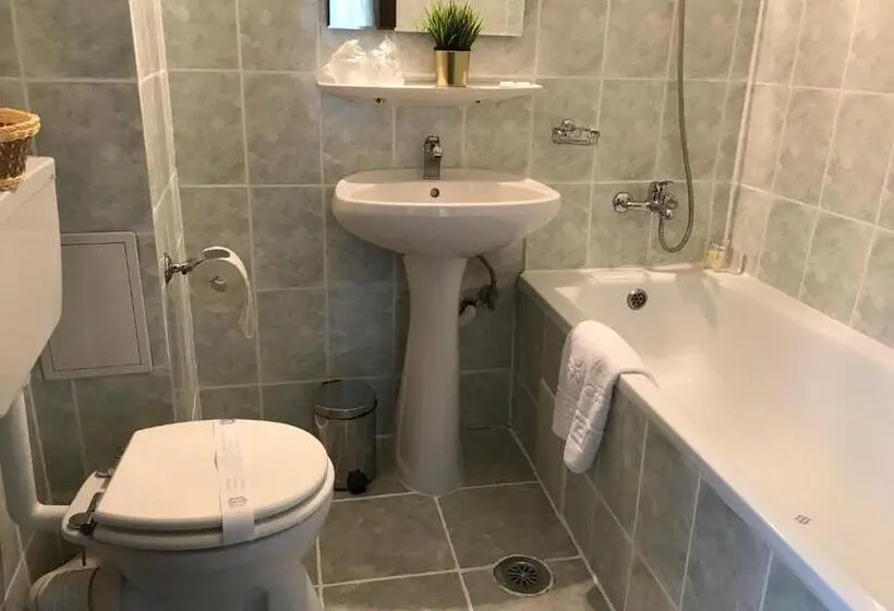 اتاق استاندارد سه نفره, Bucharest Downtown Inn