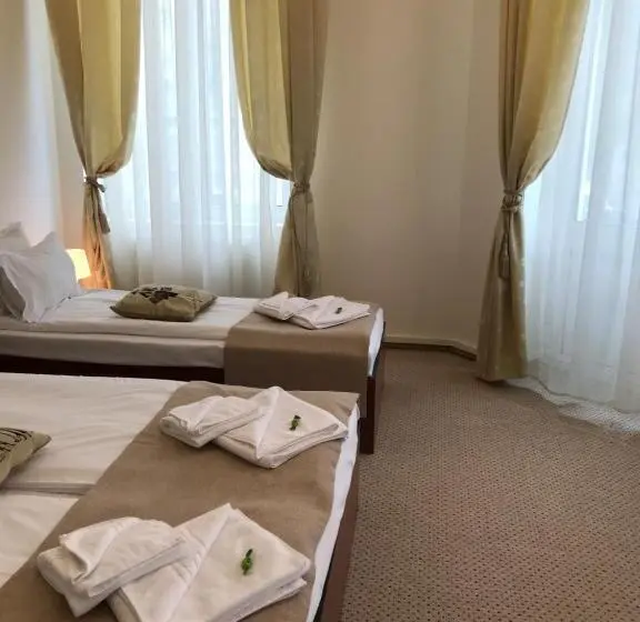 اتاق استاندارد سه نفره, Bucharest Downtown Inn