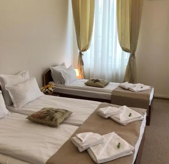اتاق استاندارد سه نفره, Bucharest Downtown Inn