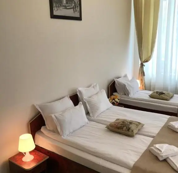 اتاق استاندارد سه نفره, Bucharest Downtown Inn