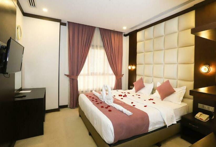 اتاق لوکس با تخت بزرگ, Paris Plaza