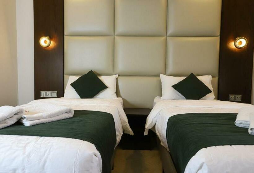 اتاق لوکس, Paris Plaza