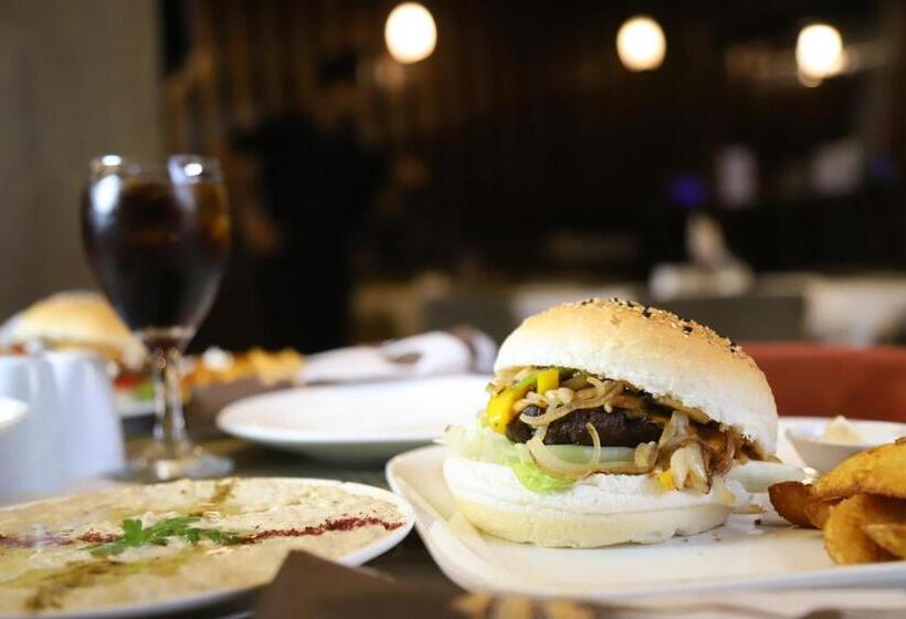 اتاق لوکس, Paris Plaza