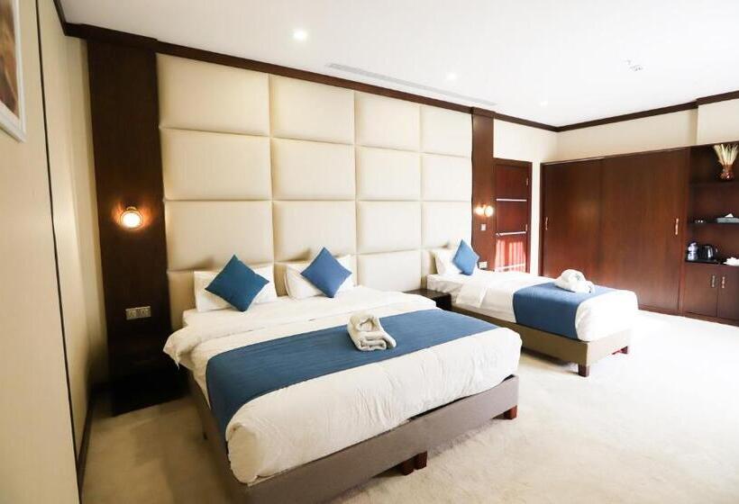 سوییت خانوادگی, Paris Plaza