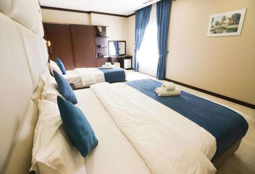 سوییت خانوادگی, Paris Plaza