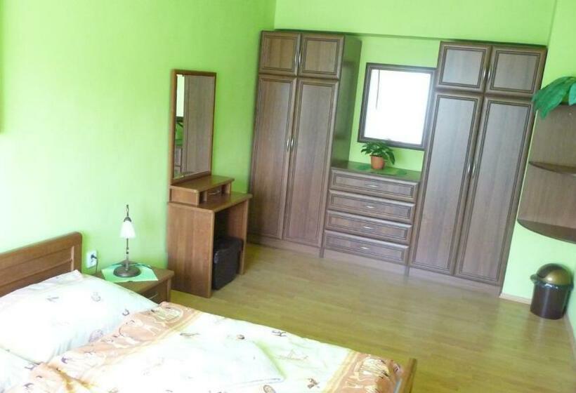 سوئیت 2 خوابه, štadión