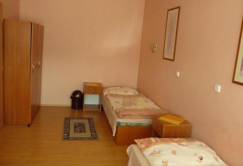 سوئیت 2 خوابه, štadión