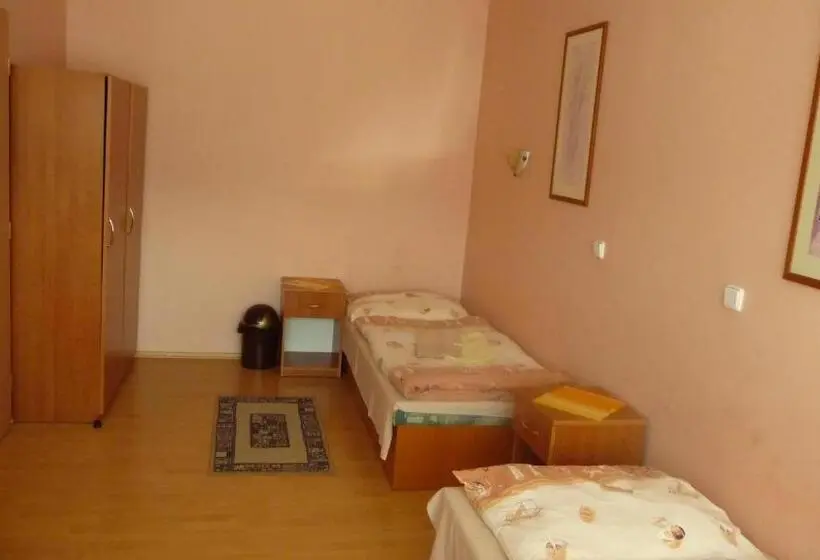 سوئیت 2 خوابه, štadión