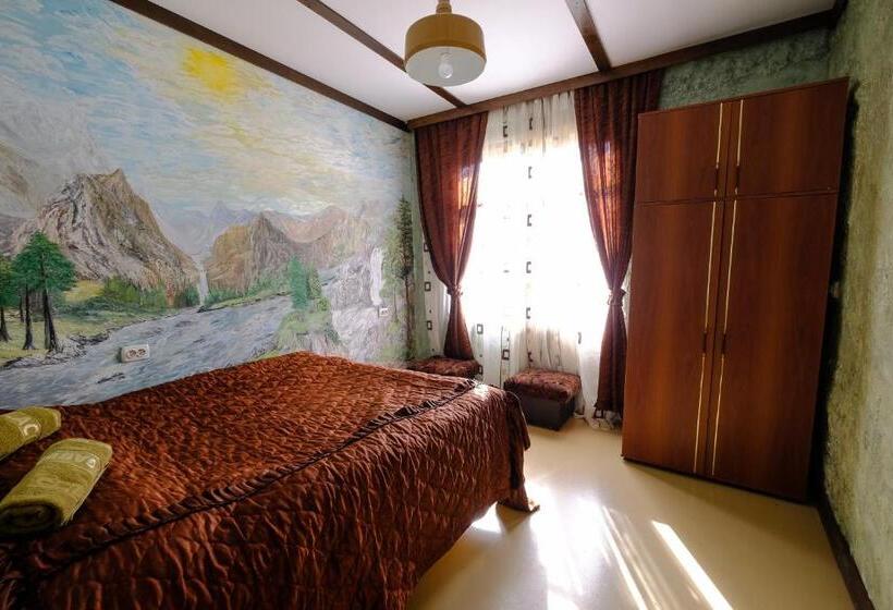 اتاق لوکس با بالکن, Laila Guest House