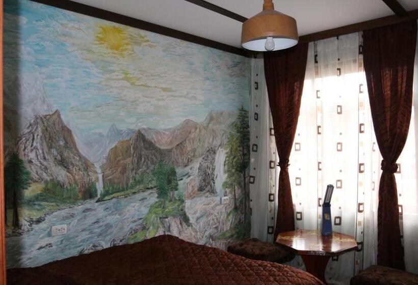 اتاق لوکس با بالکن, Laila Guest House