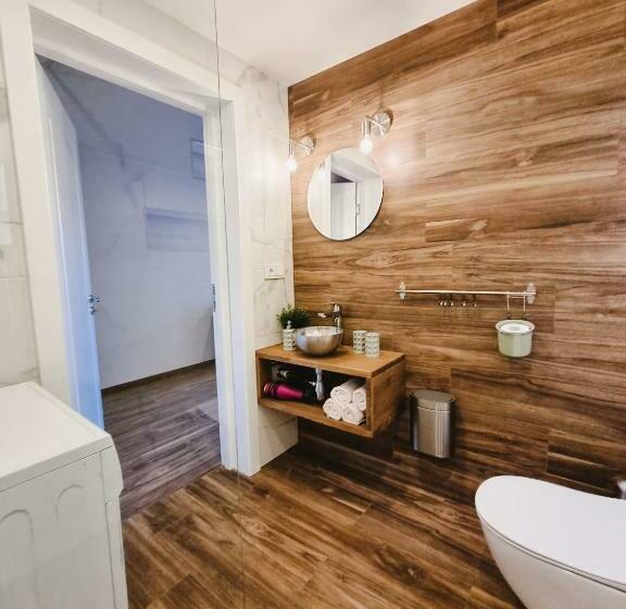 اتاق لوکس خانوادگی, Viesu Nams Kāpsargi