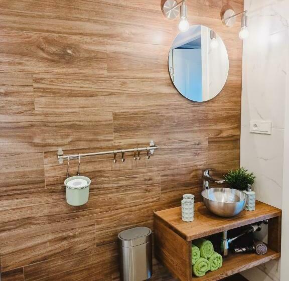 اتاق خانوادگی, Viesu Nams Kāpsargi