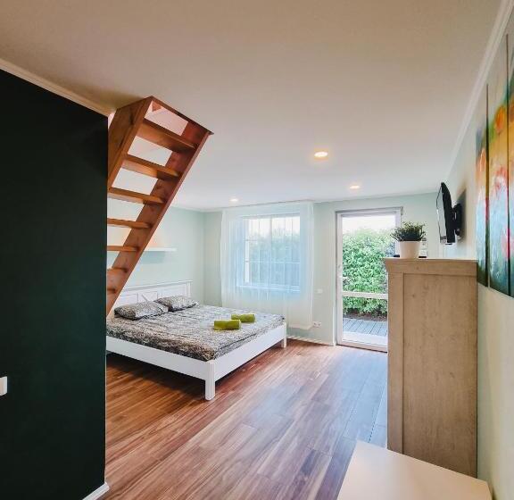 اتاق خانوادگی, Viesu Nams Kāpsargi