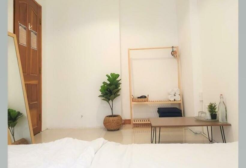 Economy Quadruple Room, The Nineties Hostel