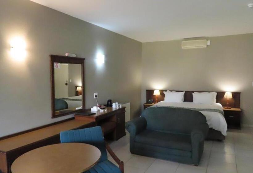 חדר משפחתי, Sundown Country Estate