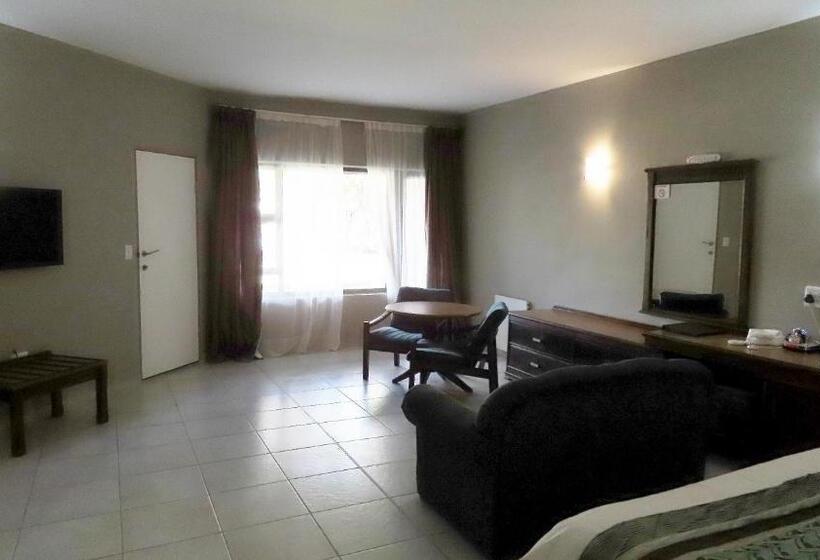 חדר משפחתי, Sundown Country Estate