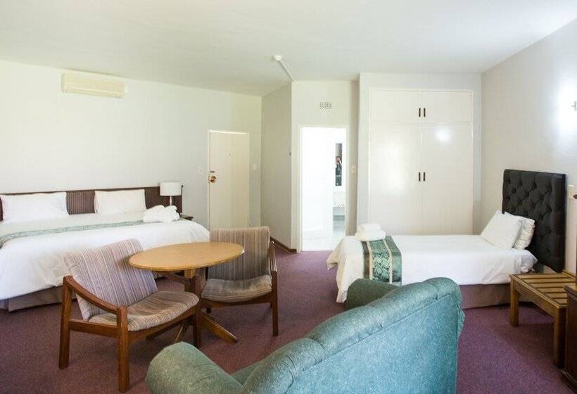 חדר משפחתי, Sundown Country Estate