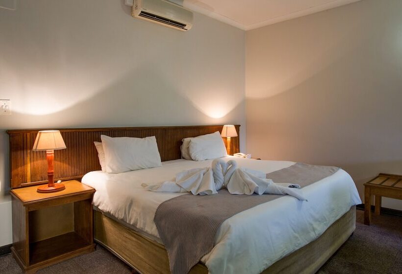 חדר משפחתי, Sundown Country Estate