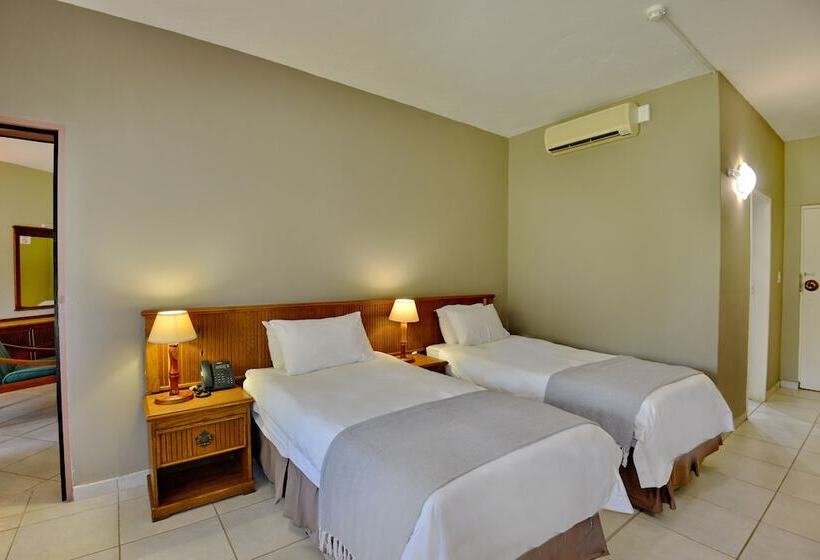 חדר משפחתי, Sundown Country Estate