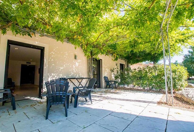 家庭间, Du Cros D Auzon