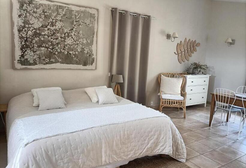 غرفة قياسية, La Ferme Les Eybrachas