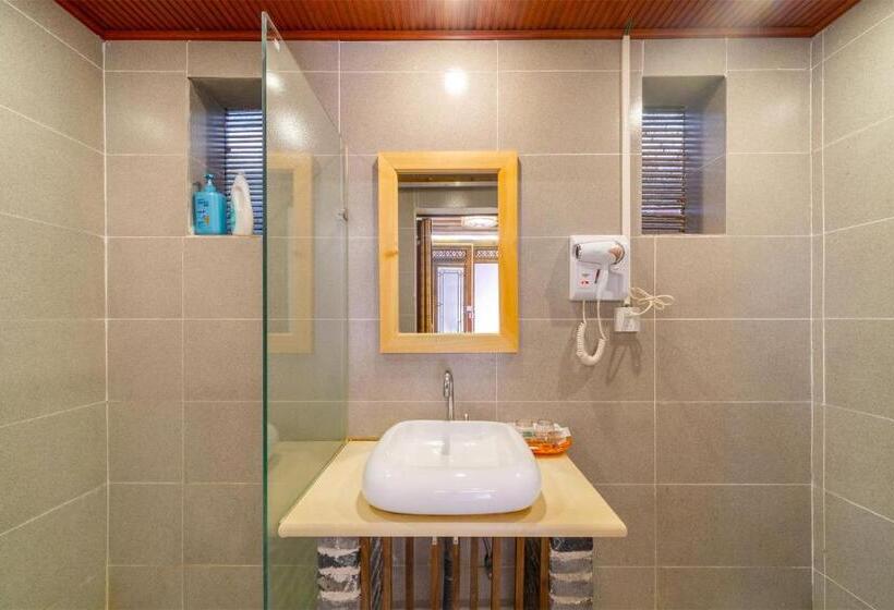 Quarto Estandar, Lewo Guest House