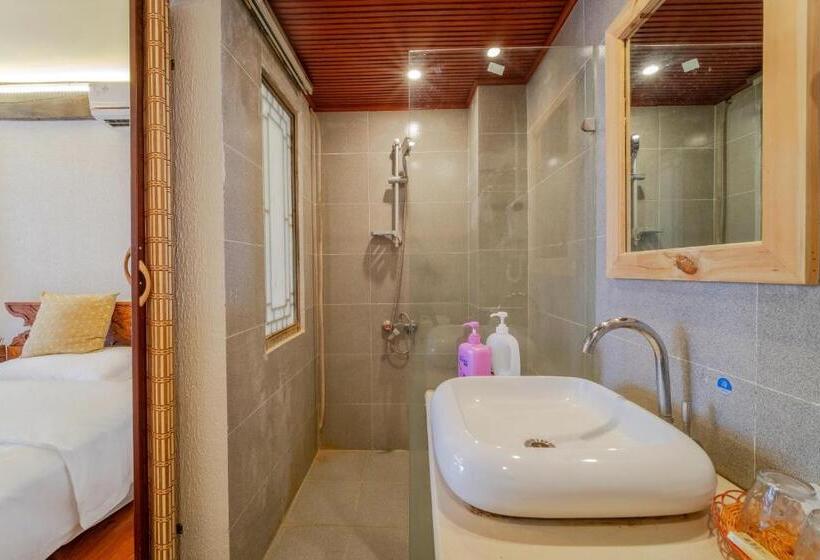 Quarto Estandar, Lewo Guest House