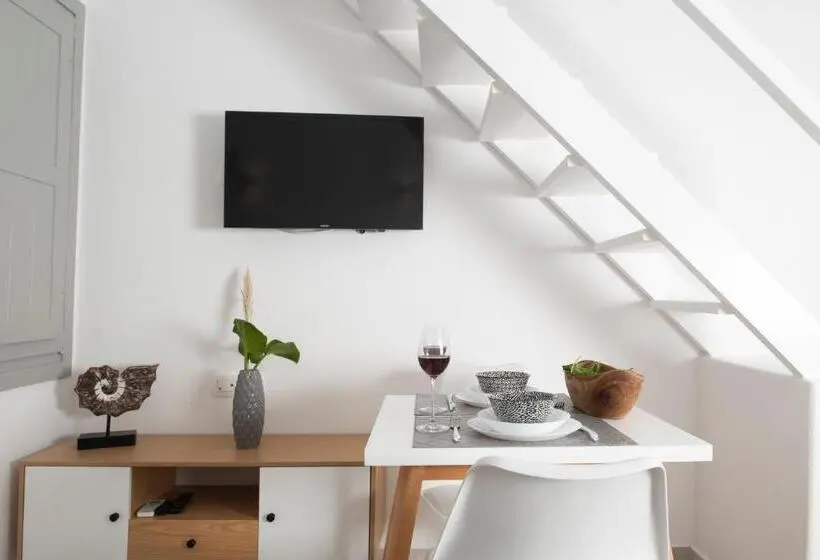 プールの見える1ベッドルームアパートメント, White Orchid Suites