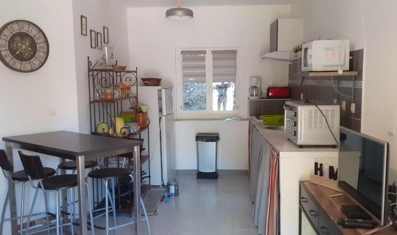 غرفة قياسية رباعية, Château Haut Gléon