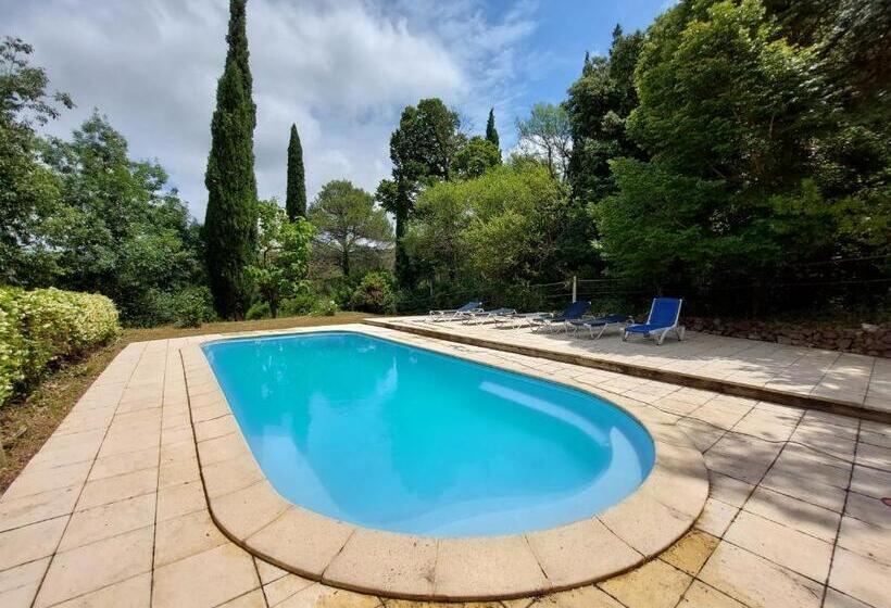 غرفة قياسية رباعية, Château Haut Gléon