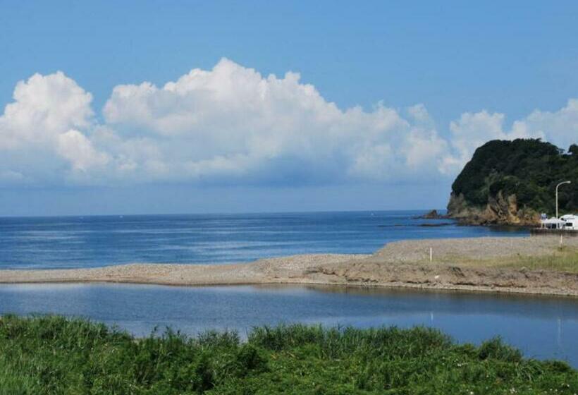 基本三人间, Pension Surf Rider