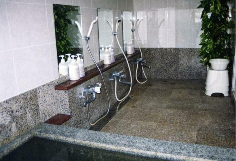 基本三人间, Pension Surf Rider