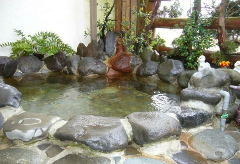 基本三人间, Pension Surf Rider