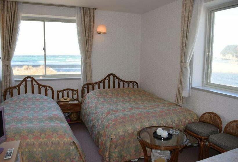 基本三人间, Pension Surf Rider