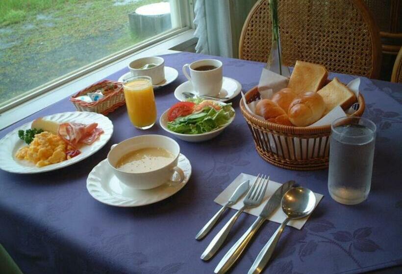 基本三人间, Pension Surf Rider