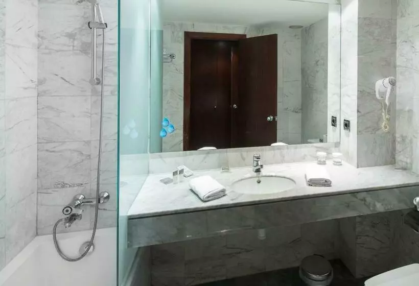 اتاق استاندارد سه نفره, Catalonia Gran Hotel Verdi