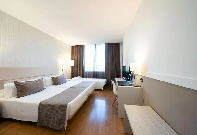 اتاق استاندارد سه نفره, Catalonia Gran Hotel Verdi