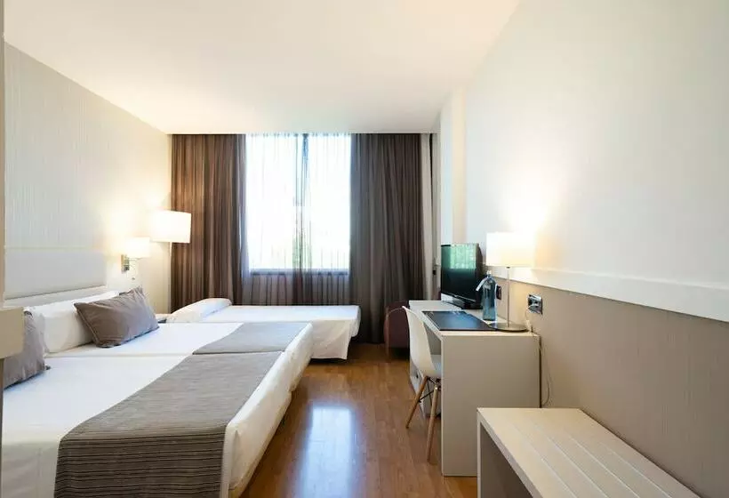 اتاق استاندارد سه نفره, Catalonia Gran Hotel Verdi