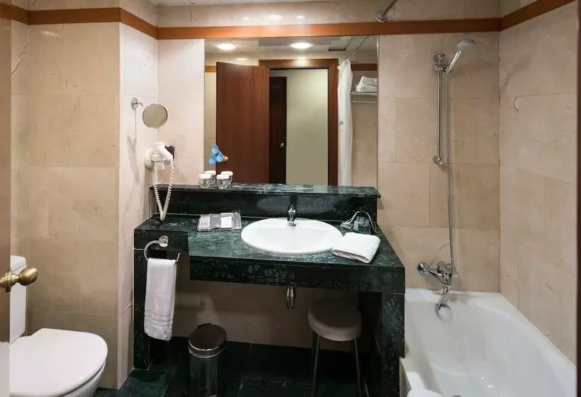 اتاق استاندارد یک نفره, Catalonia Gran Hotel Verdi