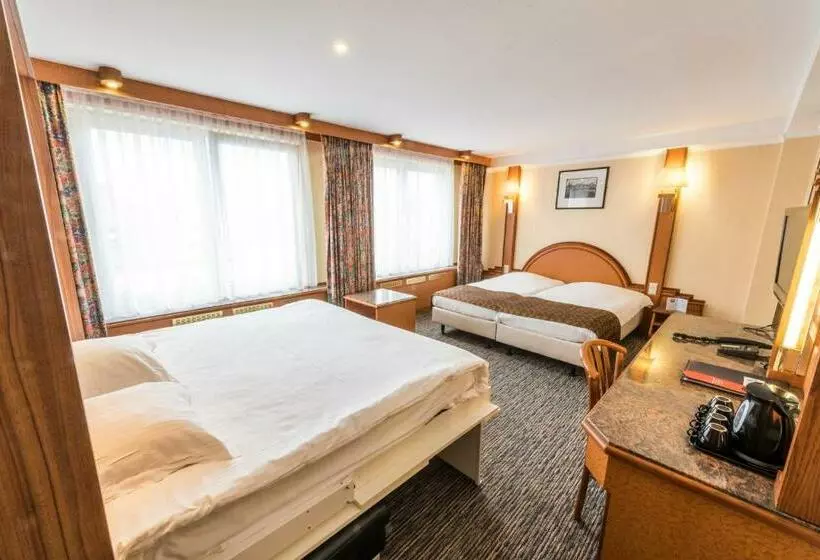 اتاق کلاسیک خانوادگی, Bero