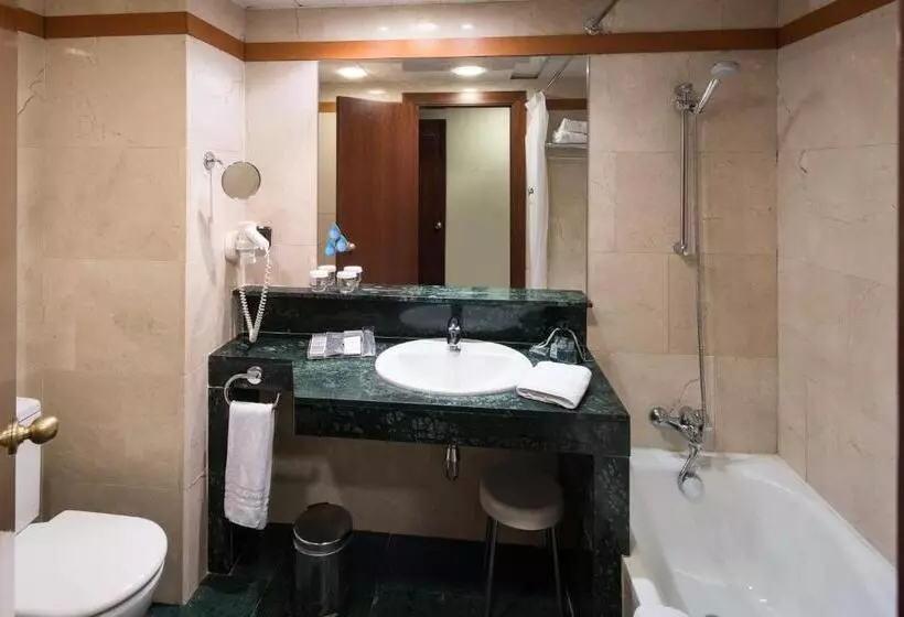 اتاق استاندارد یک نفره, Catalonia Gran Hotel Verdi