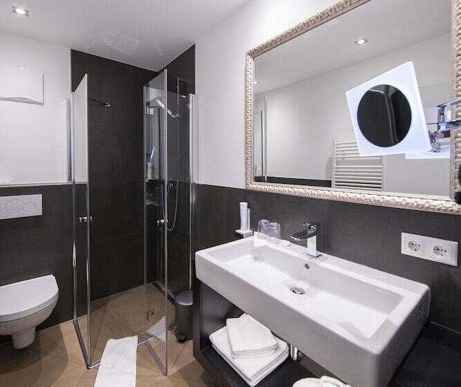 Трехместный Номер Комфорт, Heitzmann   Hotel & Rooftop