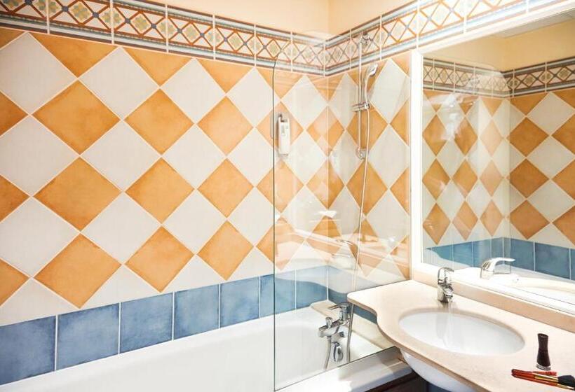 غرفة قياسية رباعية, Ibis Styles Arles Palais Des Congrès